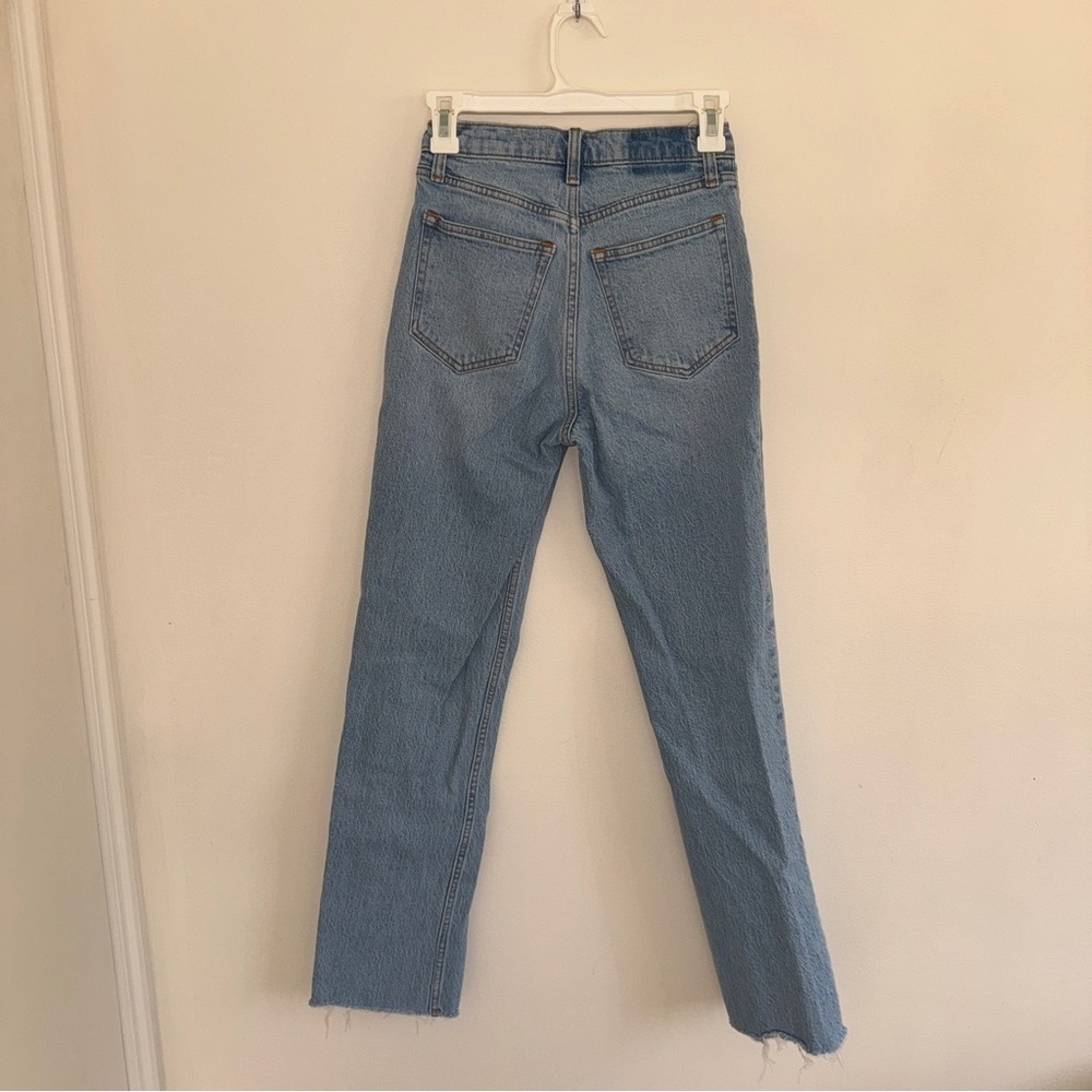 Abercrombie & Fitch
The 90s Straight Ultra High Rise 24 00 - Picture 3 of 5